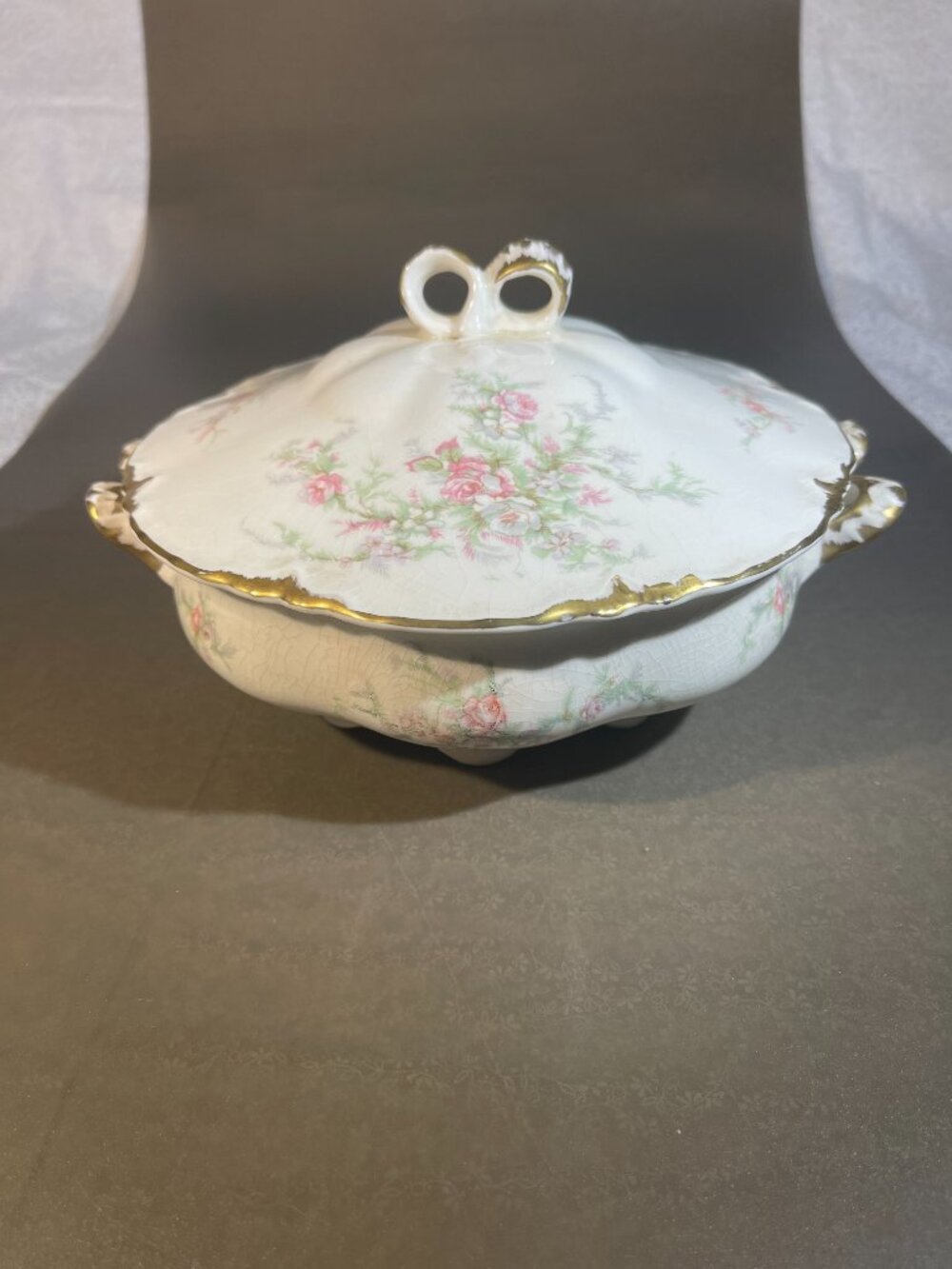 Taylor Smith & Taylor USA Lidded Round Bowl China Gold Band #12425 (860) (note)